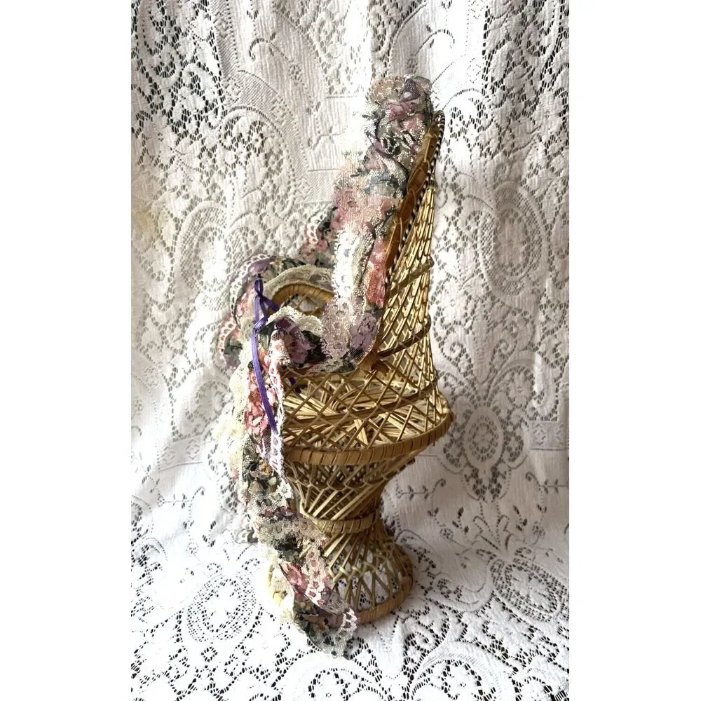 Vintage Wicker‎ Rattan Peacock Chair Plant Stand Lace Trim Boho Decor